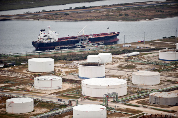 Zbiorniki na ropę w porcie Corpus Christi w Teksasie.