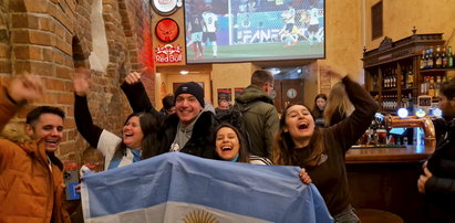 Tak Argentyńczycy świętowali w Krakowie. Nawet policjant zareagował!