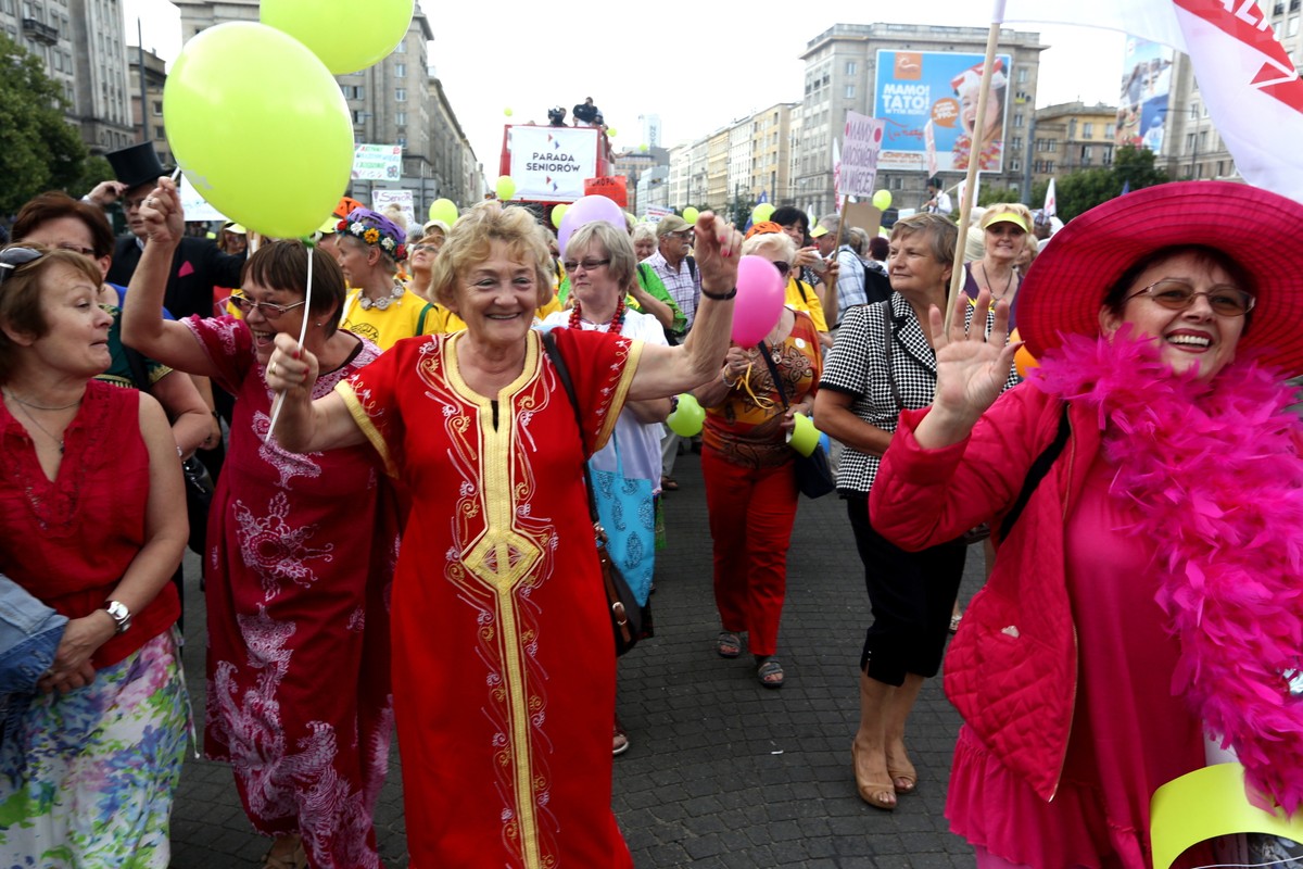 Parada Seniorów 2014 w Warszawie. Fot. PAP/Tomasz Gzell