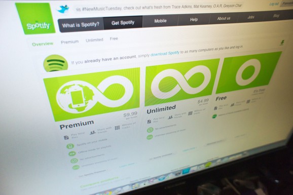 Novi način monetizacije i borbe protiv AI konkurencije: "Spotifaj" uvodi audio-članke iz svetskih magazina! Ovo je cena po tekstu