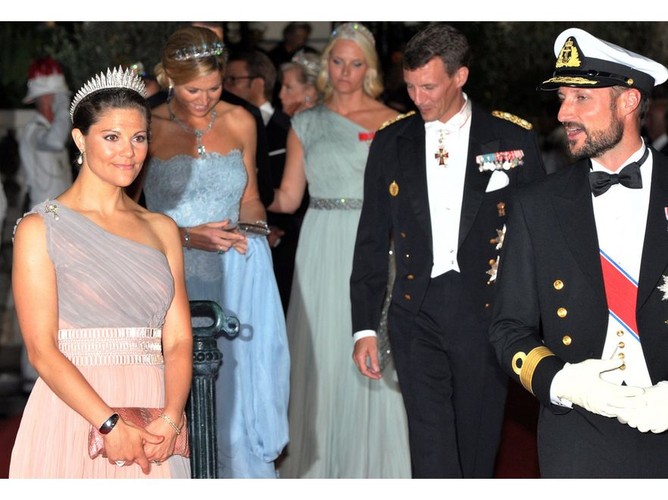 Od lewej: Księżniczka Victoria, księżniczka Maxima, księżniczka Mette-Marit, książę Joachim i książę Haakon