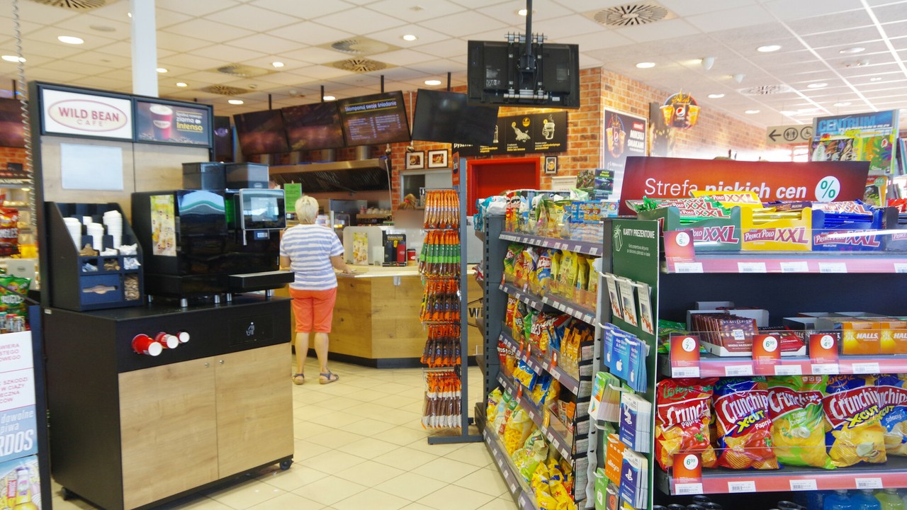 Całkowity zakaz sprzedaży alkoholu na stacjach.