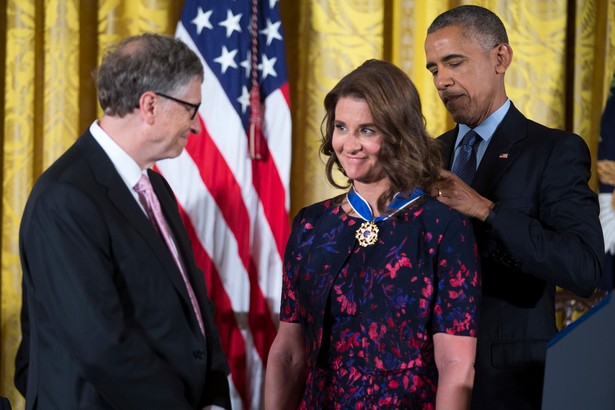 Bill i Melinda Gatesowie dostają Medal Wolności od prezydenta Baracka Obamy