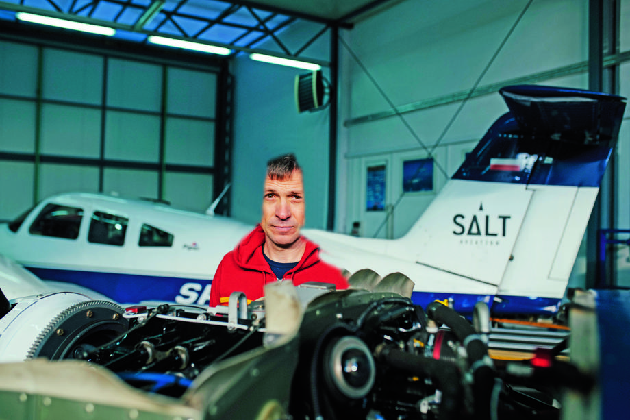 Marcin Szamborski, szef szkoły lotniczej Salt Aviation, zamienił branżę reklamową na lotniczą. Dziś kocha swoją pracę