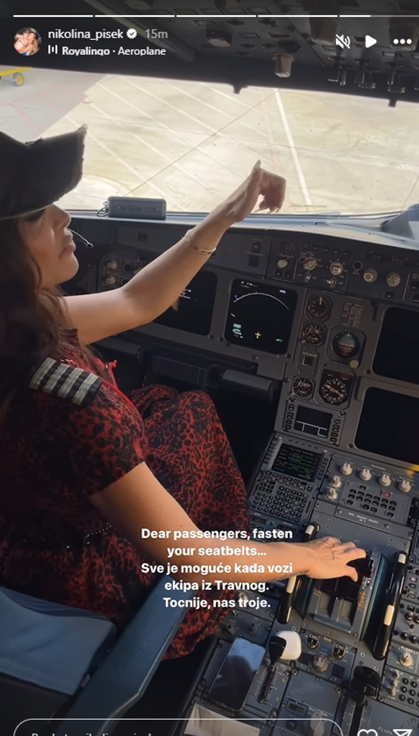 Nikolina Pišek vozi helikopter