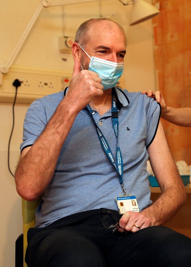 Dr Endrju Polard, direktor grupe za pronalazak Oksforde vakcine, vakcinisan je danas