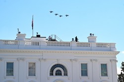 Myśliwce nad Białym Domem. Tak oddano hołd Polsce oraz zmarłemu pilotowi F-16 Krakowianowi