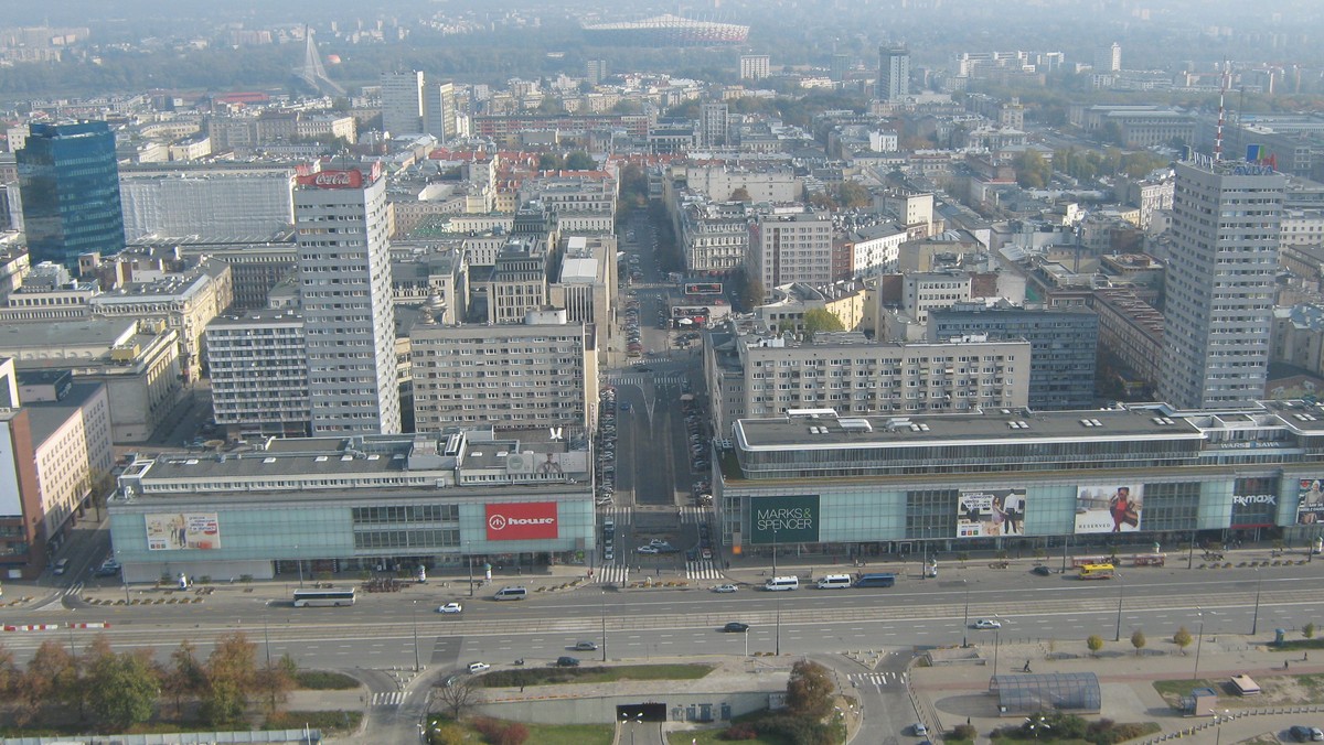 Mieszkańcy warszawskich dzielnic znacznie różnią się stanem zdrowia; najkrócej żyją mieszkańcy Pragi Północ, najdłużej Wilanowa i Wesołej - wynika raportu nt. stanu zdrowia mieszkańców Warszawy przedstawionego w czwartek w stołecznym ratuszu.