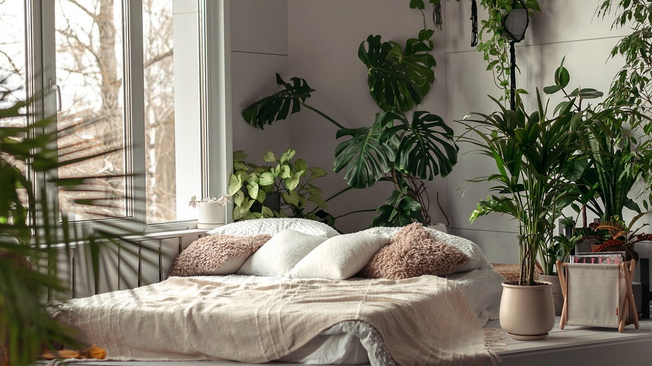 Urządzając sypialnię postaw na naturalne materiały/shutterstock/Tatiana Buzmakova