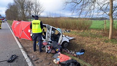 Tragedia na pomorskiej trasie. Mężczyzna zmarł na oczach żony