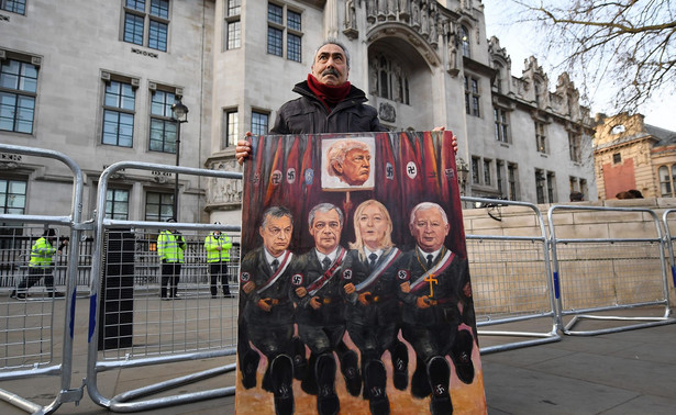 Bulwersujący plakat przeciwnika Brexitu. Kaczyński, Orban i Farage w nazistowskich mundurach