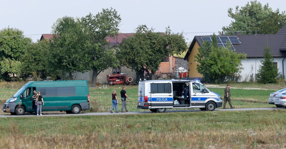 Dron spadł blisko szkoły w centralnej Polsce. Prawie 300 km od granicy