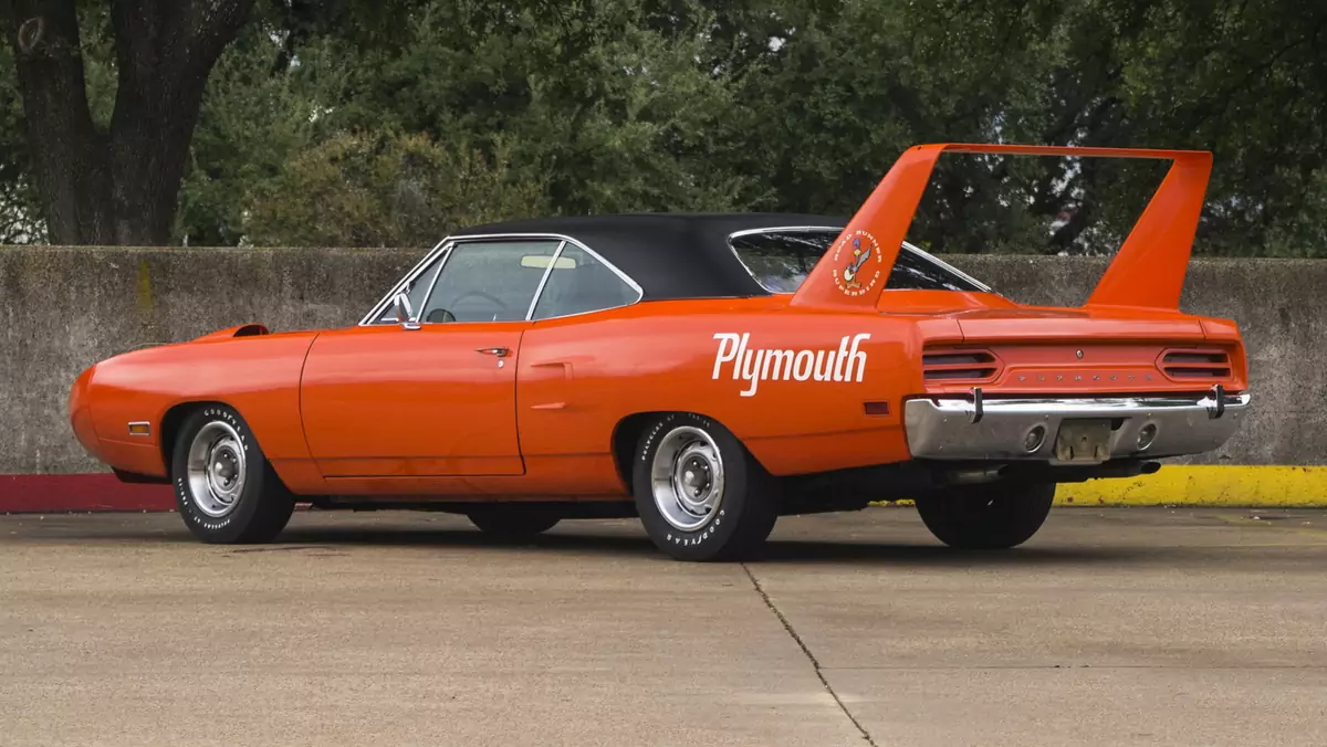 Czy zapłaciłbyś pół miliona dolarów za Plymoutha Hemi Superbird z 1970 roku?