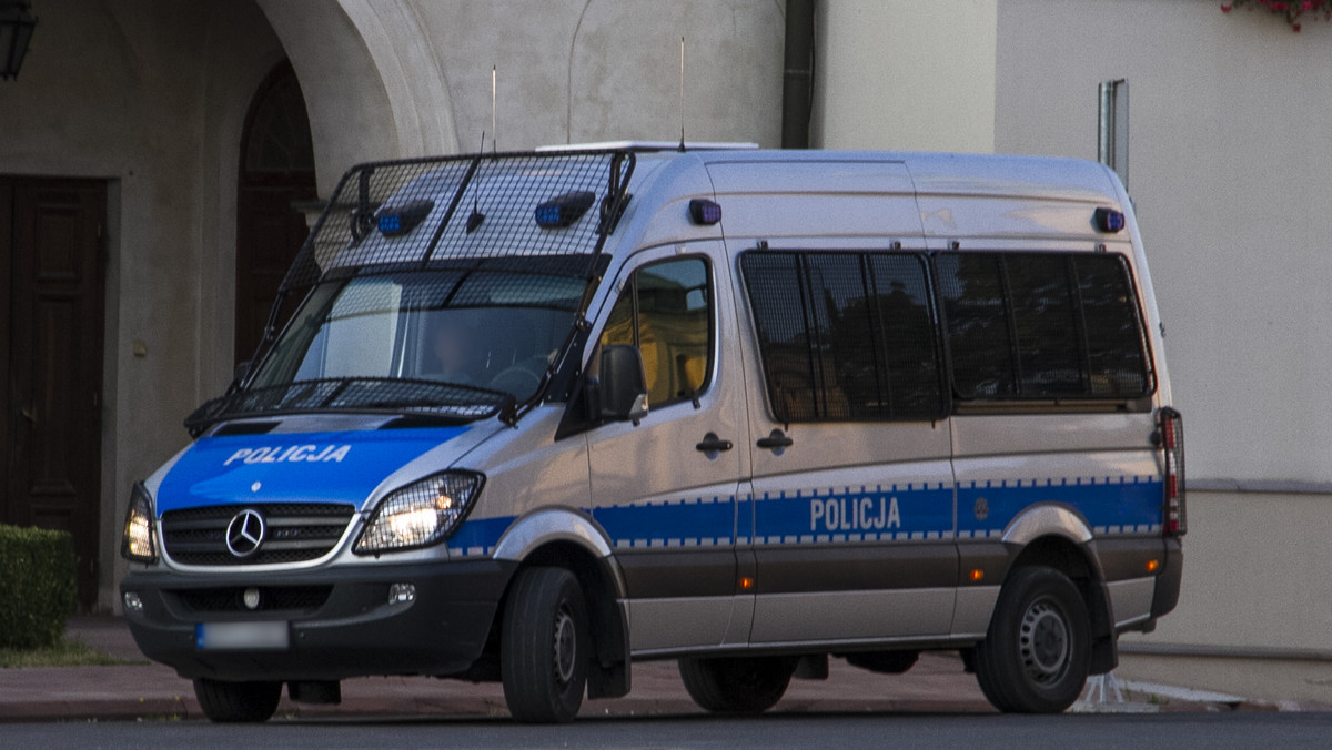 Policjanci z wojewódzkiej komendy w Krakowie zatrzymali 39-letniego pedofila, który wykorzystał dwóch nieletnich chłopców. Jego ofiar może być jednak więcej. Mężczyzna został tymczasowo aresztowany.