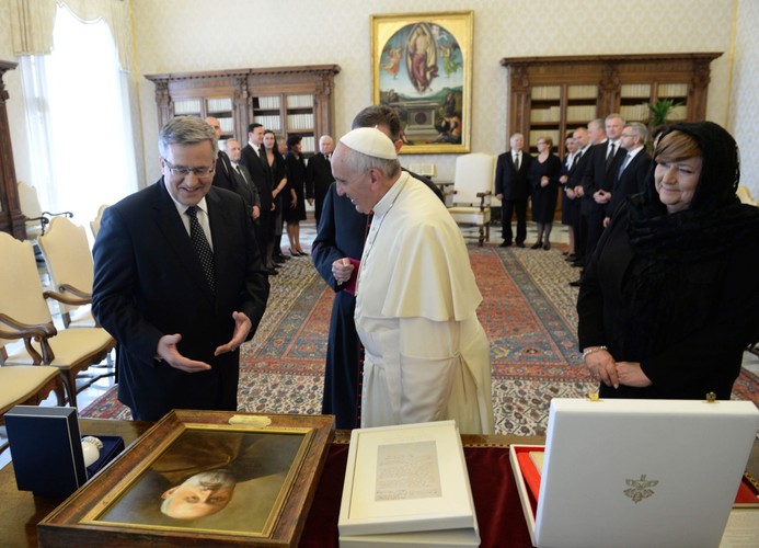 Prezydent Komorowski na audiencji u papieża Franciszka