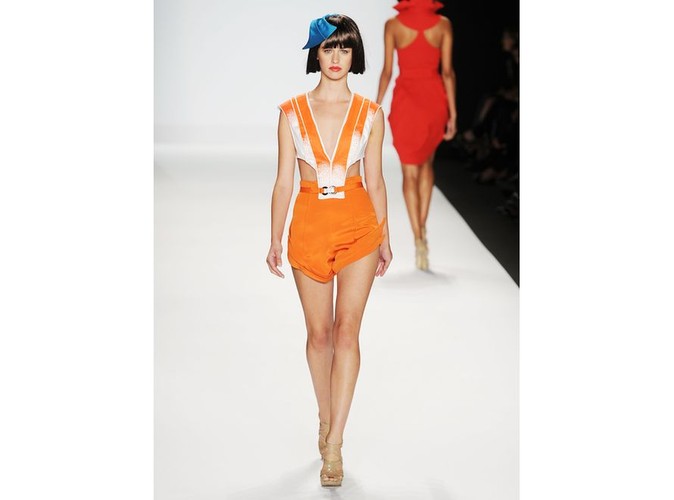 Valerie Mayen na Mercedes-Benz Fashion Week Spring 2011