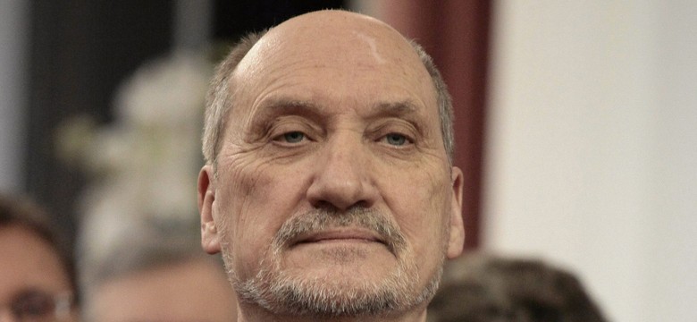 Antoni Macierewicz znosi limit na wydatki reprezentacyjne w MON