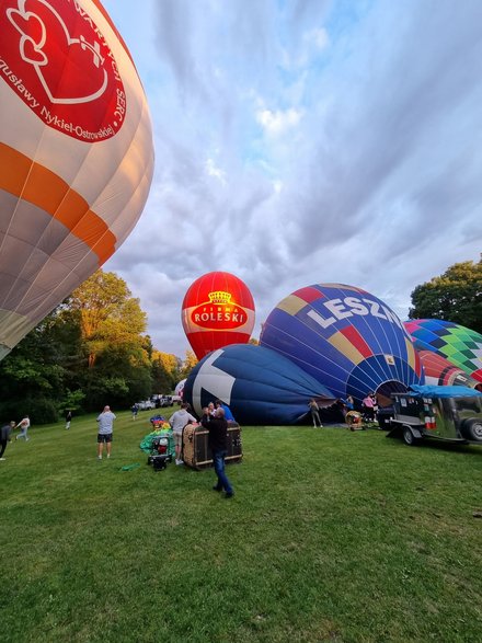 II Zawody Balonowe "In The Silesian Sky" - start balonów o świcie z pszczyńskiego parku zamkowego - 25.06.2022 r. - autor: wpk / pless.pl