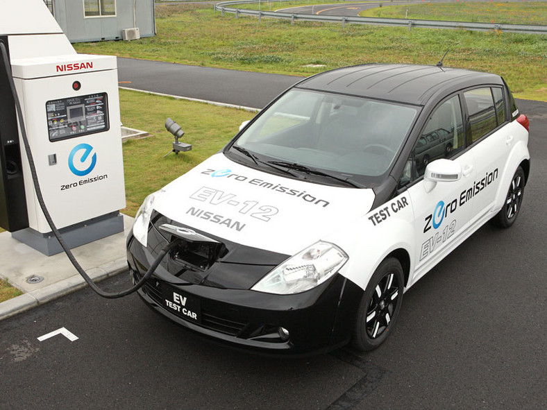 Nissan EV-11: Tiida jako elektromobil na každodenní použití