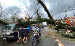 Supertajfun Goni uderzył w Filipiny. Są ofiary śmiertelne [WIDEO]