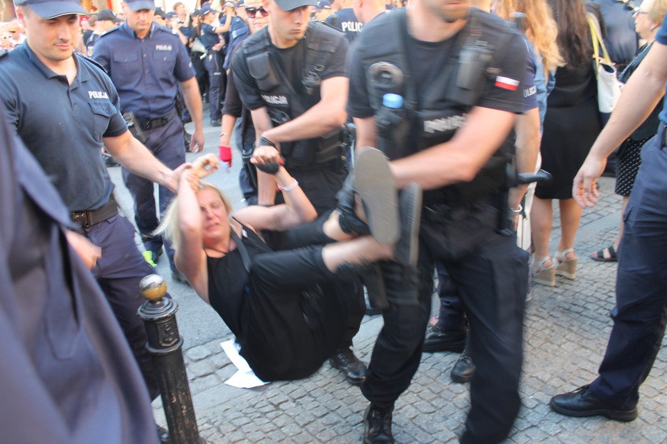 Protest przeciwko marszowi narodowców