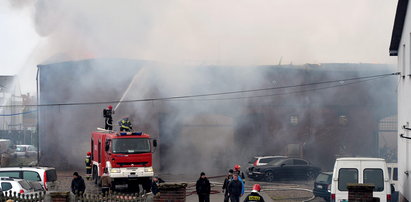 Wielki pożar stolarni. Słup dymu nad miastem