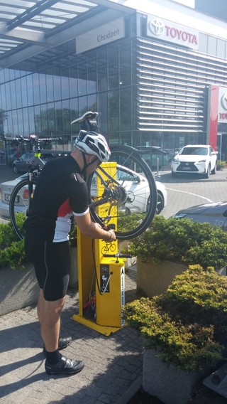 Toyota stawia na ekologię. Obok salonu naprawisz rower