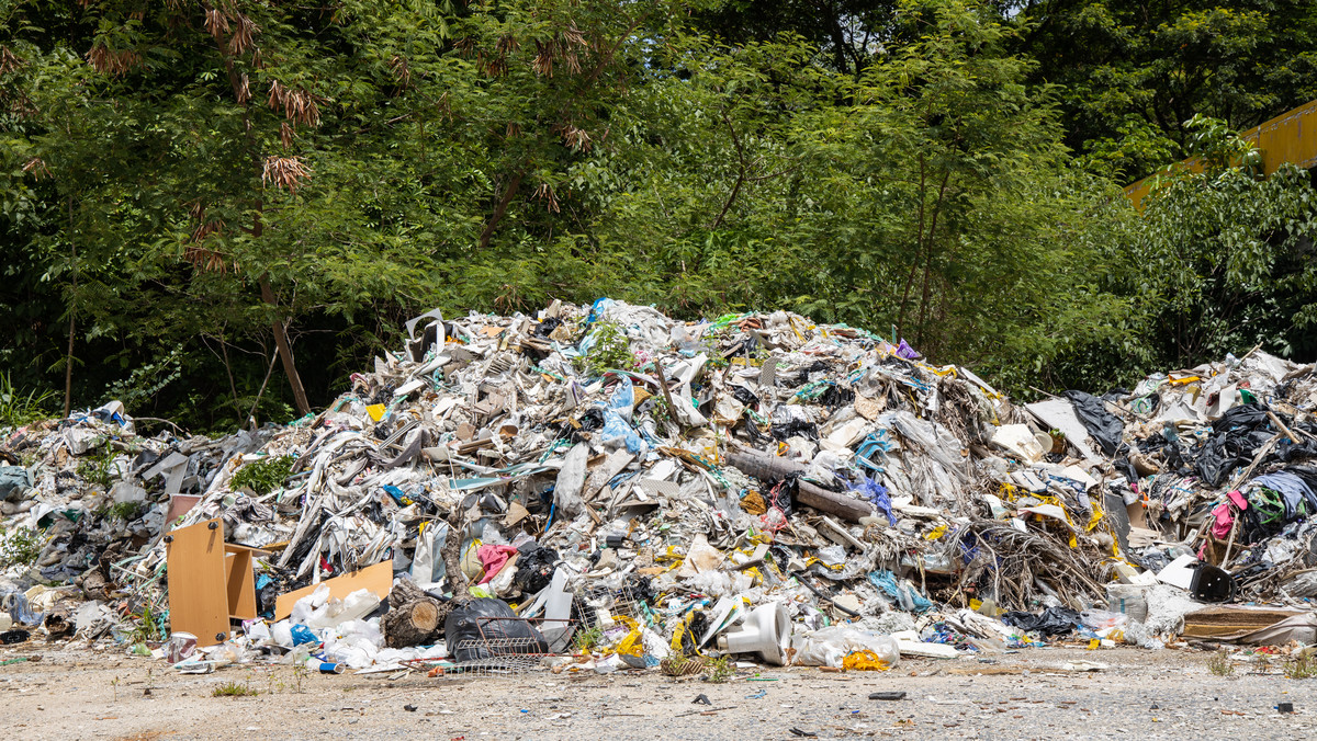 Na granicy francusko-luksemburskiej od miesięcy rosną nielegalne wysypiska śmieci