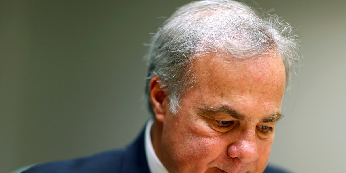 It looks like a key Valeant deal might be falling apart, and now the stock is tanking