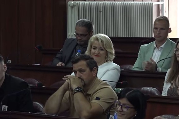 Kandidat SNS Vesna Tomić izabrana za predsednicu Opštine Kula: Za nju glasalo 20 od 37 odbornika