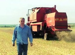 Pawlak przy kombajnie w spocie PSL. "Nie zapomnij synu"