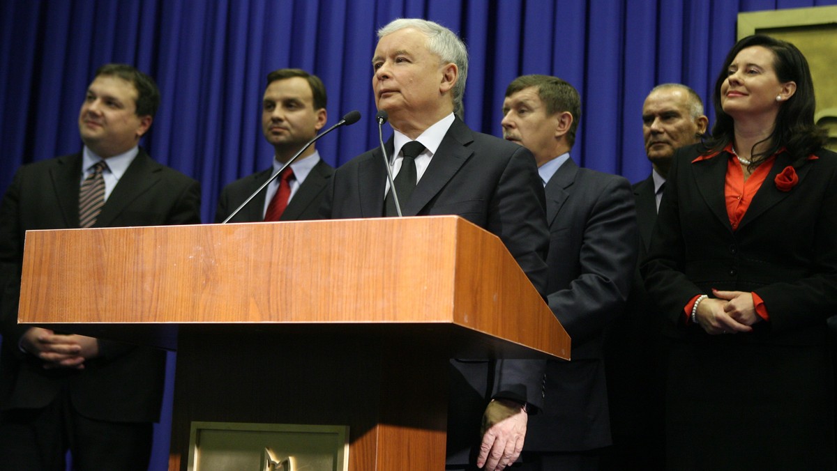 Prezes PiS Jarosław Kaczyński powtórzył, że nie weźmie udziału we wtorkowym posiedzeniu Rady Bezpieczeństwa Narodowego. Tematem obrady Rady ma być listopadowy szczyt NATO, na którym przyjęta zostanie nowa koncepcja strategiczna Sojuszu.