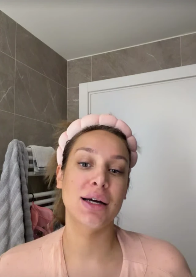 LUNA ĐOGANI BEZ TRUNKE ŠMINKE: Ovo je njeno pravo lice! Slika kruži mrežama