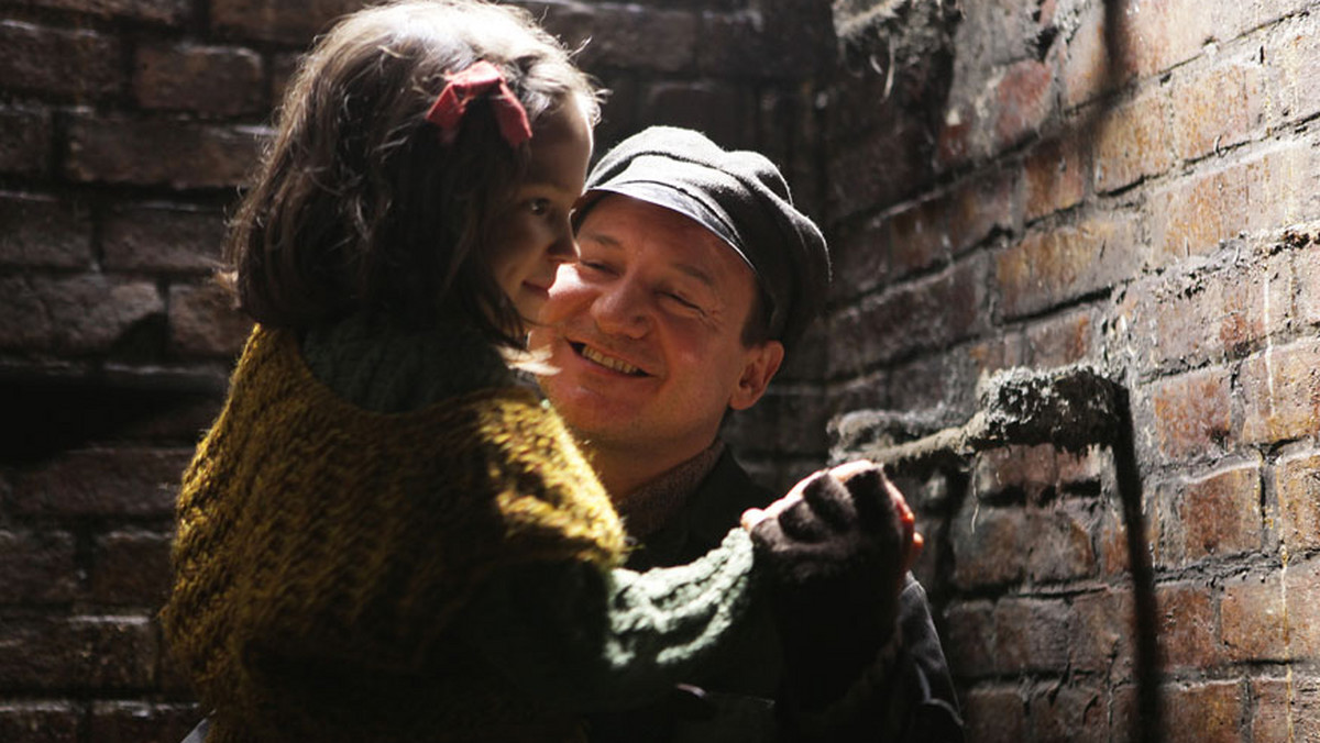 "W ciemności", nominowany do Oscara polski dramat wojenny w reżyserii Agnieszki Holland, jest dostępny on-line na platformie Onet VOD. Premiera w Internecie odbyła się równolegle z premierą DVD.