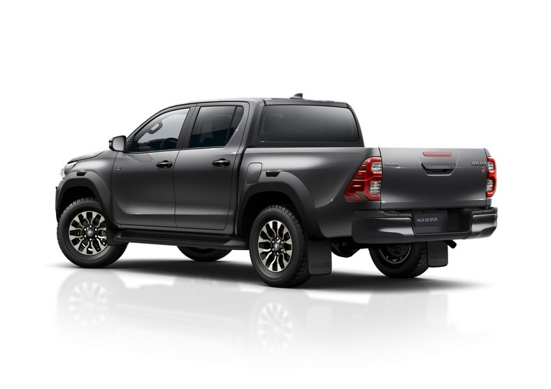 Toyota Hilux GR Sport Rajd Dakar w domu