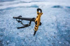 Wypadek w Dolinie Tomanowej. Turyści bez sprzętu spadli w przepaść