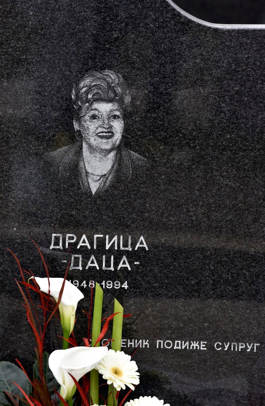 Grob učiteljice Dragice u Starim Banovcima