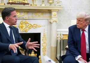 Mark Rute i Donald Tramp pred novinarima govore o vojnoj pomoći Ukrajini 14. jula | Foto: Reuters