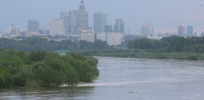 Fala idzie na Warszawę. Ewakuacja