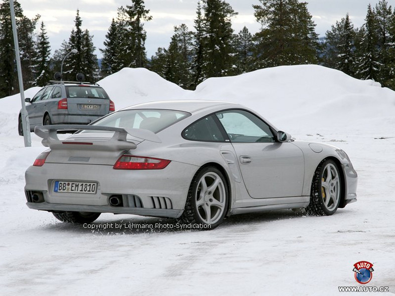 Zdjęcia szpiegowskie: nowe Porsche 911 GT2