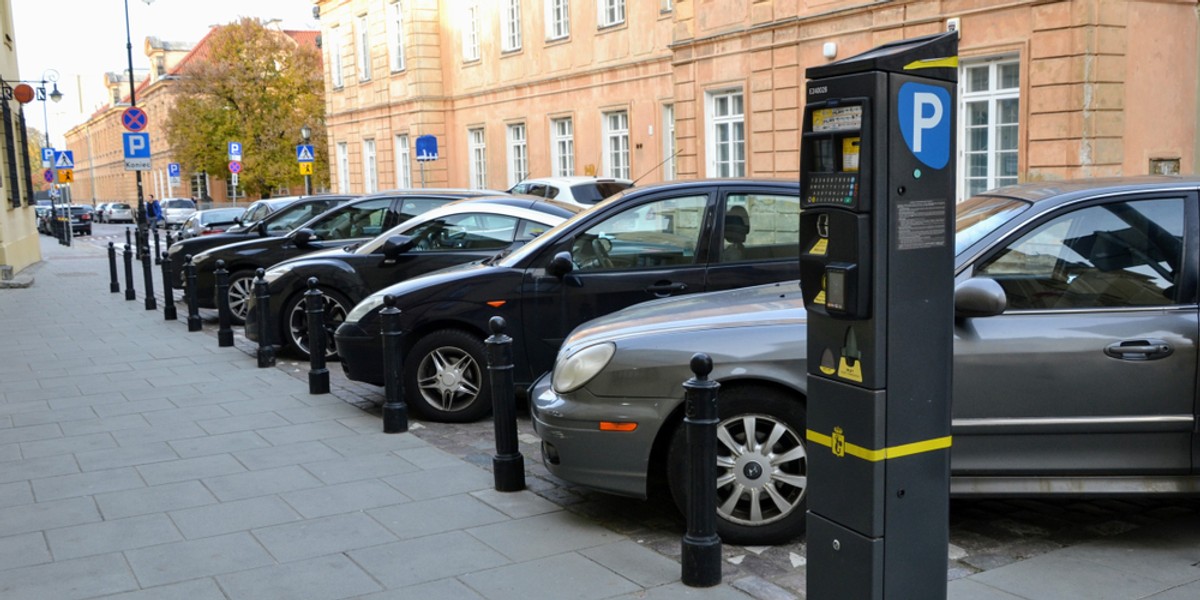 Wpisywanie numeru rejestracyjnego auta do parkometru jest zgodne z prawem - uznał NSA.