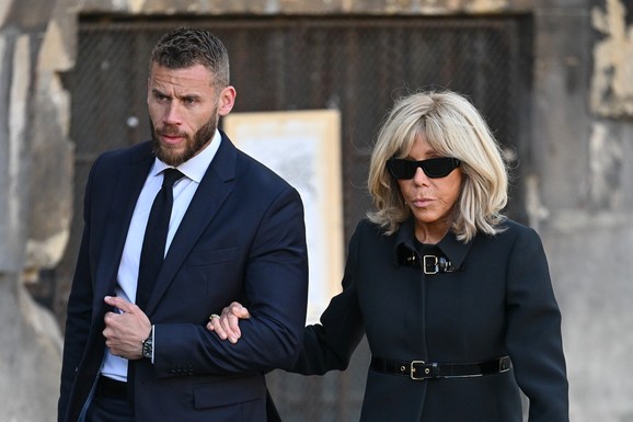 "TEŠKO MI JE, VIDELA SAM TAMNU STRANU SVETA" Brižit Makron otvorila dušu o životu sa Emanuelom u Jelisejskoj palati: "To nikome nisam pokazala"