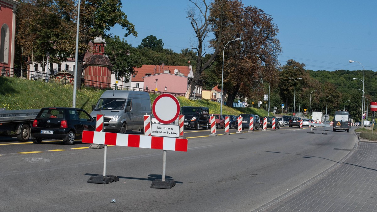 Dzisiaj ruszył remont kolejnego fragmentu Traktu św. Wojciecha. Na południu Gdańska od razu zanotowano większe korki. Prace potrwają do końca października.