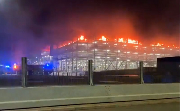 Pożar na lotnisku w Luton pod Londynem