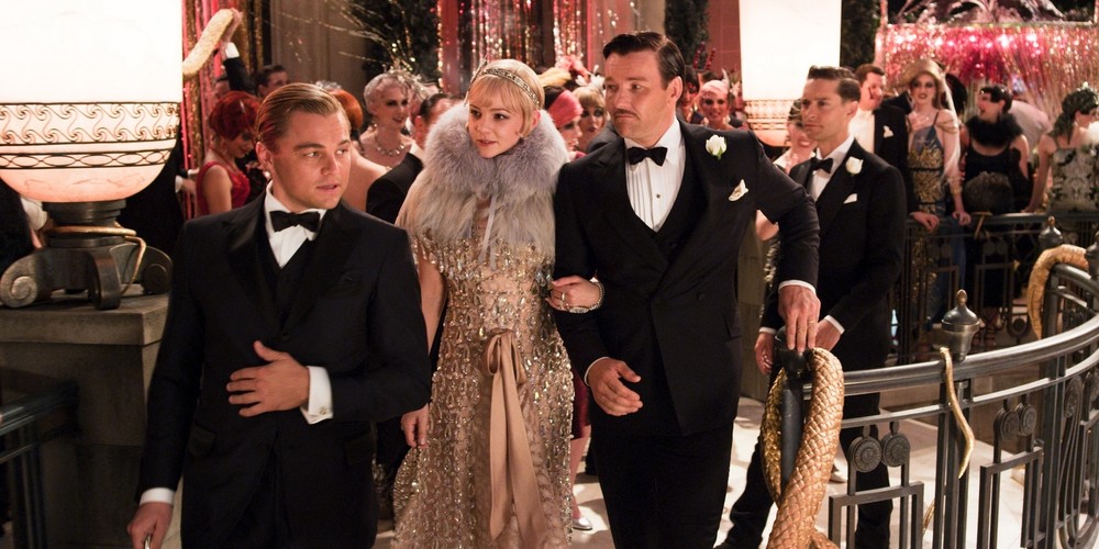 <b>The Great Gatsby</b><br /><br />
<b>Światowa premiera - 10 maja 2013</b><br /><br />
Adaptacja powieści F. Scotta Fitzgeralda dziejąca się w czasach prohobicji. Nick Carraway zostaje wciągnięty w tajemniczy świat sąsiada, którym rządzi obsesja, bogactwo, a w powietrzu wisi na nowo rozgorzały romans.