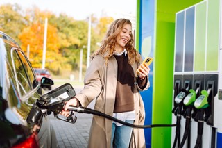 Ceny ropy znów rosną po decyzji OPEC+. Paliwa w Polsce pozostaną stabilne?