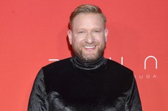 Pogodynek TVN ogolił głową na łyso. Dlaczego to zrobił? [FOTO]