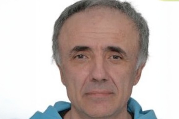 (FOTO) SRBIN KOJI JE UKRAO VINO VREDNO VIŠE OD 30.000 EVRA I DALJE JE U BEKSTVU! Sa perikom izveo filmsku pljačku i nestao, priča je bizarna, a advokat u šoku: "Ovo je kao epizoda Skubi Dua!"
