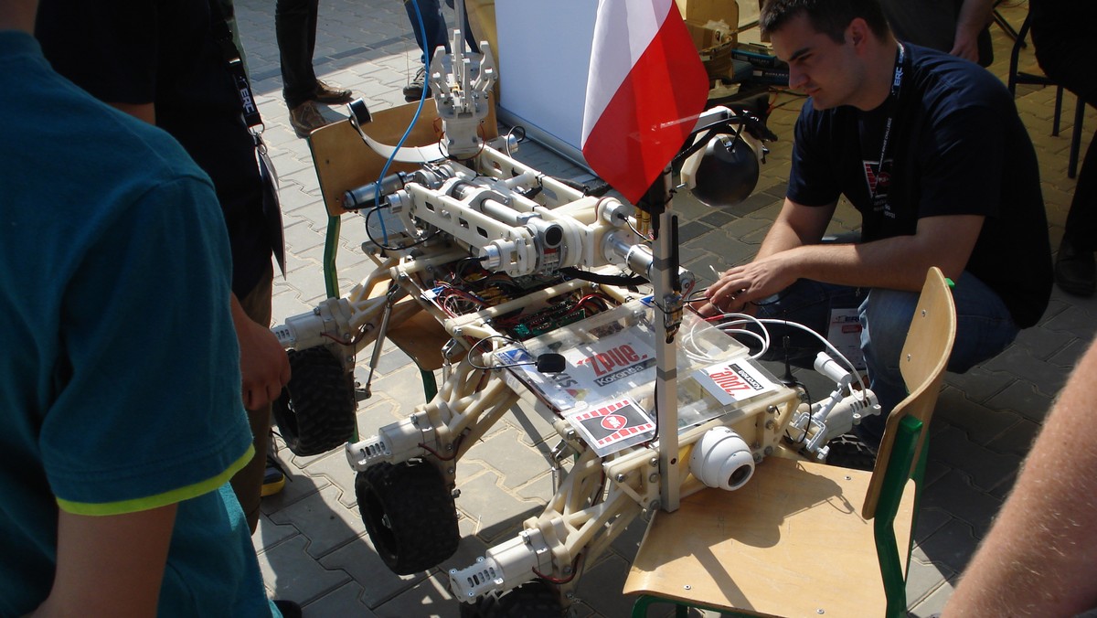 Dwie równoległe kategorie zawodów łazików marsjańskich, warsztaty oraz strefa pokazów naukowo-technologicznych – to główne atrakcje czwartej edycji zawodów European Rover Challenge. W połowie września odbędą się one w Starachowicach.