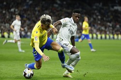 Real Madryt wymęczył trzy punkty. Valencia pewnie pokonała Betis [WIDEO]